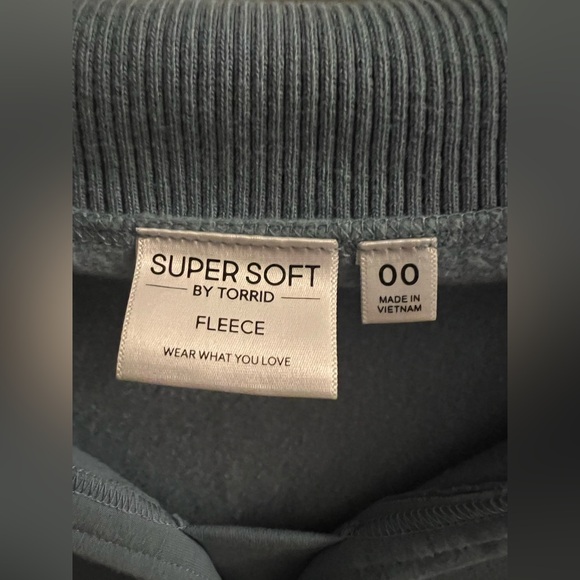 EUC Fleece V-Neck Sweatshirt. Size 00. - Picture 3 of 10